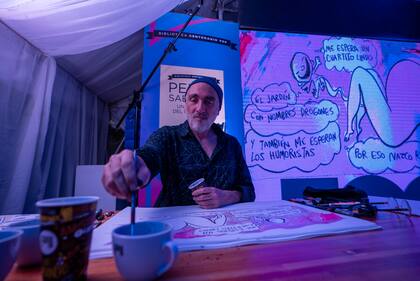 El dibujante y humorista Migue Rep participó del evento y realizó algunos dibujos vinculados con las historias del libro