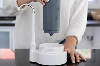 El diferencial frente a otros modelos es que el filtro de los purificadores de Dvigi se puede cambiar, lo que evita desechar todo el aparato.