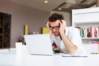 “Quiero casarme con mi novia pero me avergüenza hacerlo sin estar recibido”