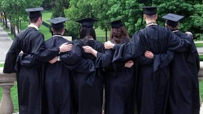 El dilema de priorizar el título o el crecimiento laboral