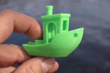 El diminuto barco fue creado con el modelo disponible en la plataforma Thingiverse, utilizado para producir objetos con las impresoras 3D tradicionales