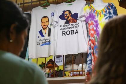 "El dinero alcanza cuando nadie roba", es uno de los lemas del presidente de El Salvador, Nayib Bukele