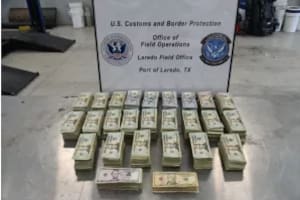 Intentó cruzar a México en una Dodge Journey con casi US$300.000 en el piso de la camioneta: la CBP la descubrió
