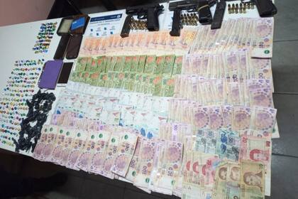 El dinero secuestrado a los sospechosos