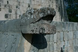 Descubrieron una serpiente de piedra a la que le habían rendido culto los mayas en la antigüedad