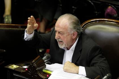 El diputado Hugo Yasky, referente de la CTA, había firmado la propuesta que proponía crear el impuesto Patria; acompañará el proyecto de Carlos Heller
