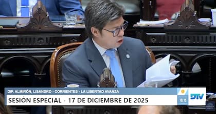 El diputado libertario por Corrientes Lisandro Almirón al leer erróneamente el proyecto de presupuesto
