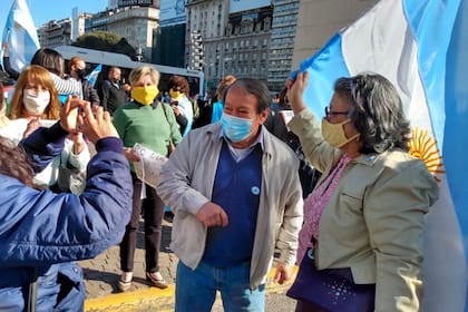 El diputado nacional de Juntos por el Cambio, Héctor "Toty" Flores, se sumó a la marcha