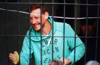 El diputado provincial, a pura carcajada y torta frita