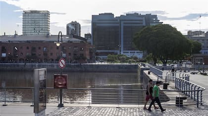 El dique 1 de Puerto Madero sumará como atractivo a la oferta gastronómica una rueda de la fortuna