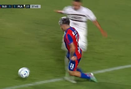 El directivo de Platense fue sancionado luego de que el pasado 13 de febrero arrojara una botella a hinchas de San Lorenzo en el partido que se disputaba entre ambos equipos en el Nuevo Gasómetro, encuentro que finalmente ganó el local por 2 a 1