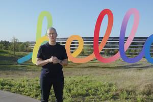 El director de Apple, Tim Cook, albergó el evento pregrabado desde la sede de la empresa en Cupertino, California