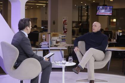 El director de Contenidos de LA NACION, José Del Rio, junto a Carlos Pagni durante la entrevista en LN más Cerca