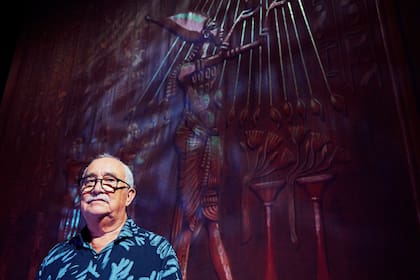 El director de escena y diseñador de vestuario Aníbal Lápiz, días antes de la gran apertura de la temporada lírica 2025 del Teatro Colón, con Aida