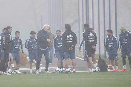 El director de selecciones nacionales no tenía contacto público con medios argentinos desde antes de la disputa de la Copa América Brasil 2019.