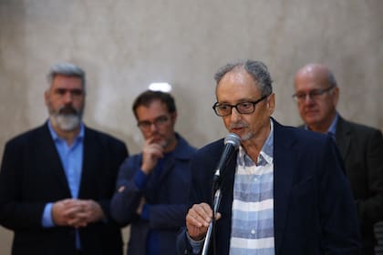 El director del documental, MIguel Rodríguez Arias, fue uno de los oradores en el Centro Cultural San Martín; también hablaron el titular de esa institución, Diego Berardo, el ministro de Cultura de la Ciudad de Buenos Aires, Enrique Avogadro y el periodista Pablo Sirvén