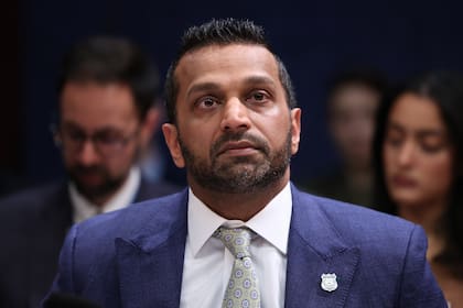 El director del FBI, Kash Patel, escucha durante una audiencia de la Comisión Selecta Permanente de Inteligencia de la Cámara de Representantes para examinar las amenazas mundiales