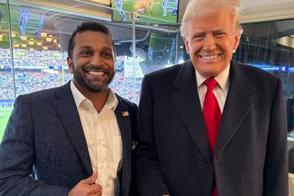 El director del FBI, Kash Patel, junto a Donald Trump.