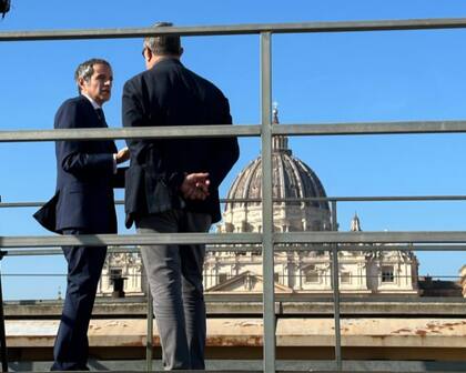 El director del OIEA, Rafael Grossi, en el Vaticano