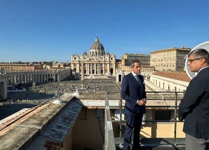 El director del OIEA, Rafael Grossi, en el Vaticano