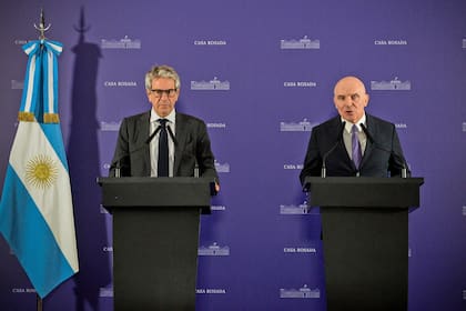 El director ejecutivo de ARCA, Juan Pazo, y el diputado José Luis Espert, durante la presentación del proyecto de ley que busca blindar a quienes usen fondos no declarados