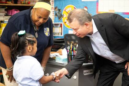 El director ejecutivo del CPS, Pedro Martínez, comunicó que el Distrito implementará protocolos detallados para capacitar a los directores y proteger a los estudiantes ante posibles intervenciones del ICE