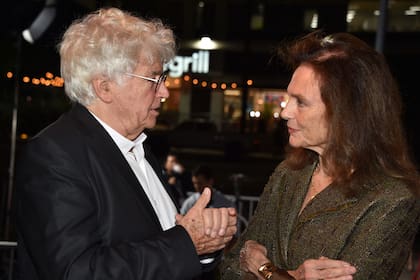 El director francés Jean-Jacques Annaud y la actriz británica Jacqueline Bisset conversaron animados durante la apertura del American French Film Festival en California