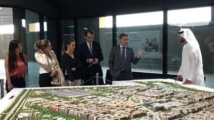 El Director General de investBA, Alejo Rodriguez Cacio, y su comitiva en Masdar City