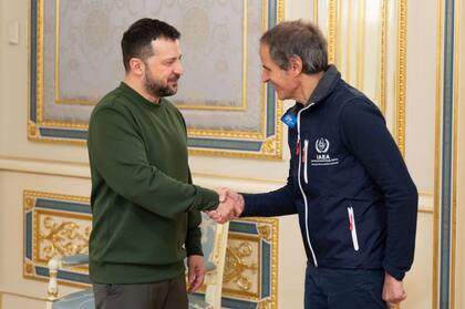 El director general del Organismo Internacional de la Energía Atómica (OIEA), el argentino Rafael Grossi, fue recibido esta semana por el presidente de Ucrania, Volodimir Zelensky