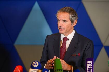 El Director General del Organismo Internacional de Energía Atómica (OIEA), Rafael Grossi, habla con la prensa tras una ronda de consultas interinstitucionales entre Rusia y el OIEA, en noviembre