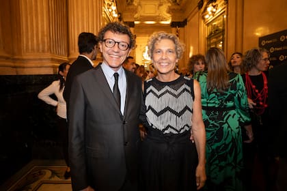 El director general del Teatro Colón, Gerardo Grieco, y Paula Di Tella, presidente de Fleni