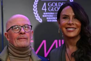 El director Jacques Audiard con Karla Sofía Gascón, la actriz que interpreta a Emilia Pérez