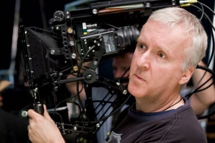 James Cameron, cámara al hombro, en plena faena de filmación