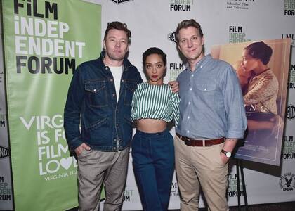 El director Jeff Nichols (derecha) llevó al cine la historia de los Loving, que fueron interpretados por Joel Edgerton y Ruth Negga. La película se estrenó en 2016