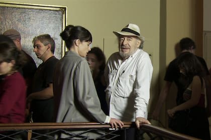 El director, junto a Romina Paula, en pleno rodaje