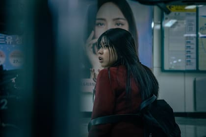 El director Tak See-woong no termina de explorar el verdadero horror de esa experiencia moderna representada en el tren de alta velocidad y las fascinantes estaciones de Seúl