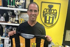 Acusan al "Mono" Navarro Montoya de comer en un restaurante por un año y no pagar