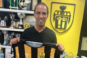 Acusan al "Mono" Navarro Montoya de comer en un restaurante por un año y no pagar