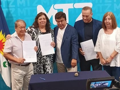 El dirigente de la Coalición Cívica, Héctor Toty" Flores asumió como subsecretario de Economía Social del peronista Fernando Espinoza