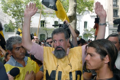 Desde la década de los 90 Raúl Castells lidera una corriente piquetera y hoy reapareció en una protesta frente al Obelisco