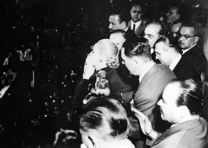 El discurso de Eva Perón, la primera imagen transmitida por la TV argentina, el 17 de octubre de 1951