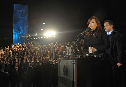 El discurso inaugural de Cristina Kirchner en Tecnópolis, el 14 de julio de 2011; atrás de ella, el entonces gobernador de la provincia de Buenos Aires, Daniel Scioli