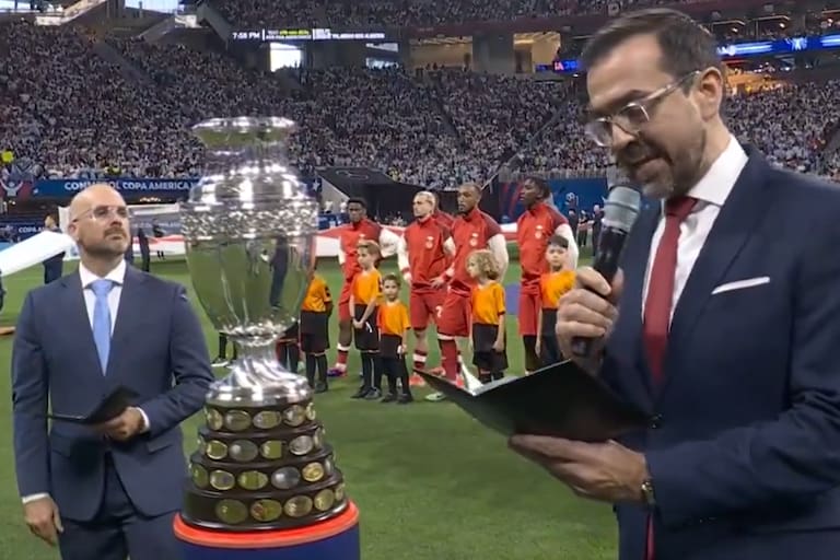 El ultraconservador pastor paraguayo Emilio Agüero bendijo la Copa América
