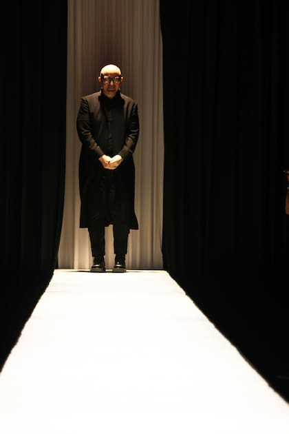 El diseñador en el desfile que celebra su 25 aniversario con la marca