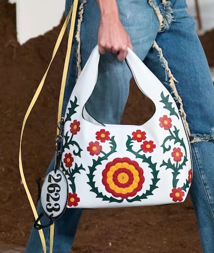 El diseñador incluyó las íconos argentinos en sus accesorios