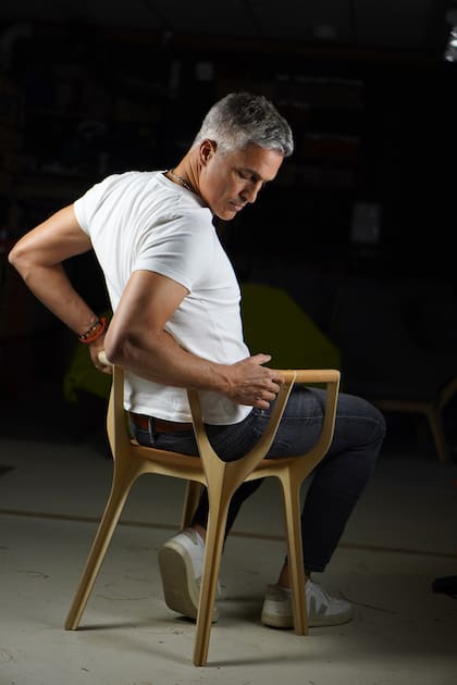El diseñador industrial salteño en la premiada silla Eutopia
