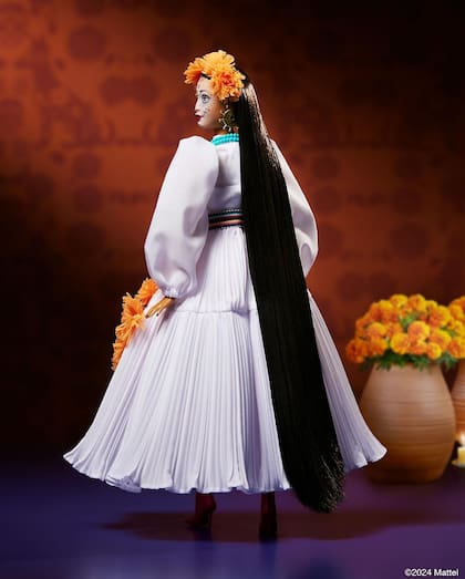 El diseñador mexicano Kris Goyri colaboró con Mattel en la elaboración de la nueva Barbie Día de Muertos