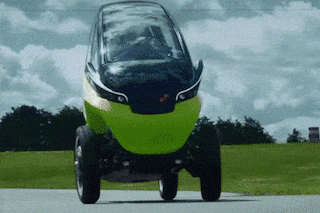 Robots humanoides y autos que cambian de tamaño