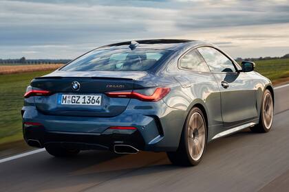 El diseño exterior se caracteriza por una estética muy deportiva