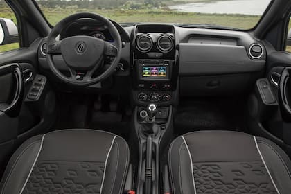 El diseño y equipamiento interior, salvo la inclusión del dial del sistema 4WD, no tiene cambios